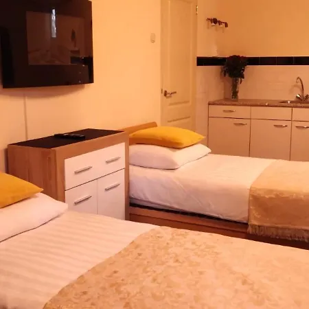 Elselina Bed & Breakfast 4*