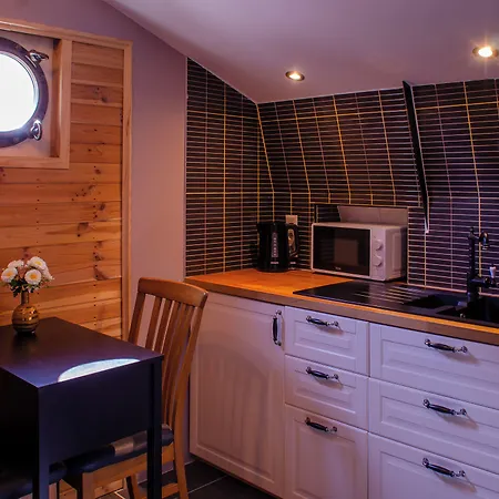 Elselina Bed & Breakfast 4*