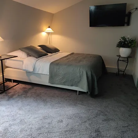 Elselina Bed & Breakfast 4*