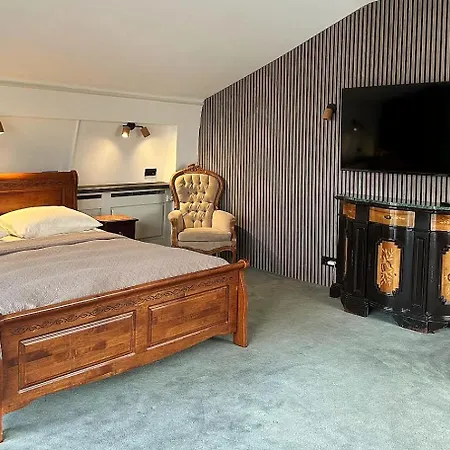 Elselina Bed & Breakfast 4*