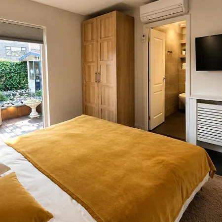 Elselina Bed & Breakfast 4*