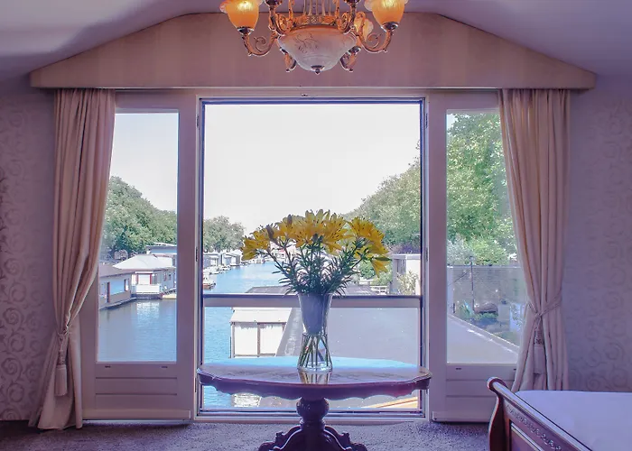 Elselina Bed & Breakfast 4*