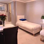 Elselina Bed & Breakfast 4*