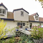 Elselina Bed & Breakfast 4*