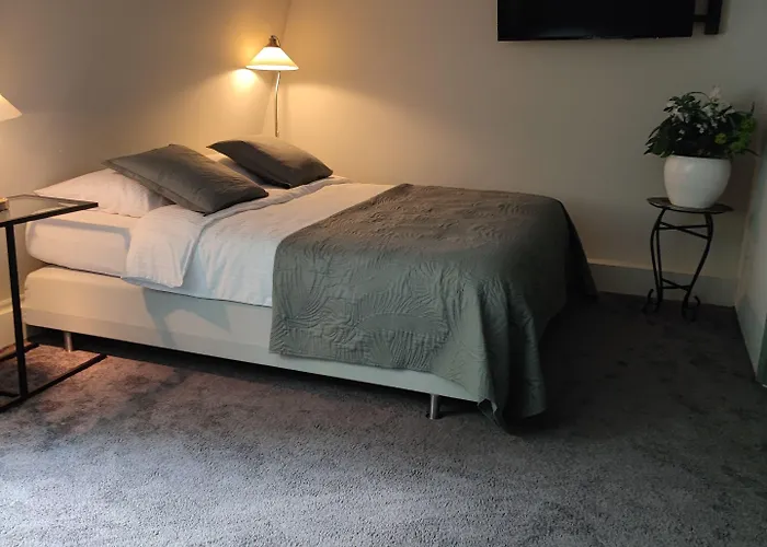 Elselina Bed & Breakfast 4*